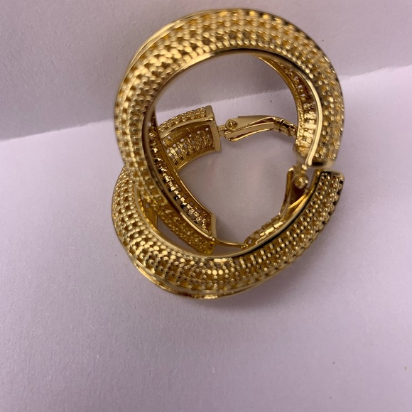 Triangle Shaped Earrings and Pendant Long Lasting Jewelry Set - Picture 6 of 15